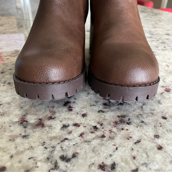NIB Brown Booties 6.5 - Picture 3 of 7